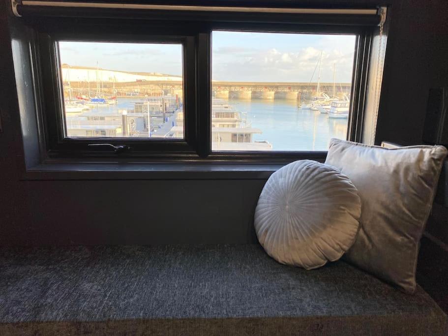 Seascape - Floating Home At Brighton Marina With Free Parking Dış mekan fotoğraf