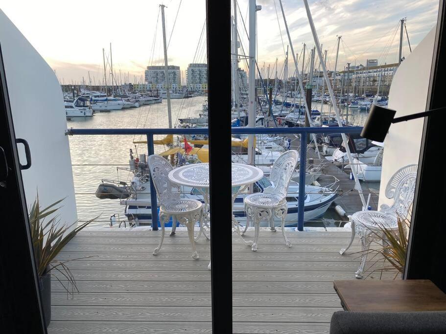 Seascape - Floating Home At Brighton Marina With Free Parking Dış mekan fotoğraf