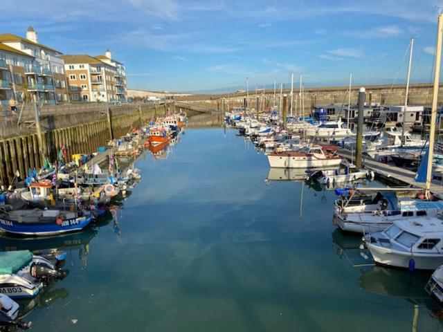 Seascape - Floating Home At Brighton Marina With Free Parking Dış mekan fotoğraf